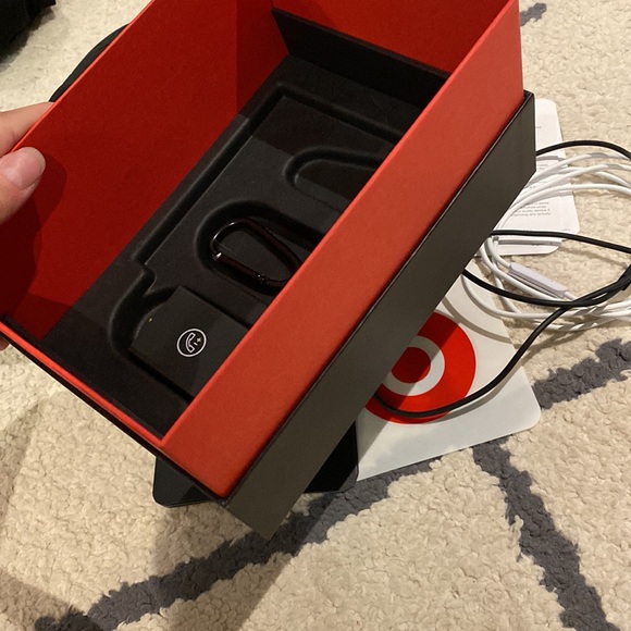 BEATS SOLO 3 WIRELESS HEADPHONES NEVER USED - Picture 11 of 12